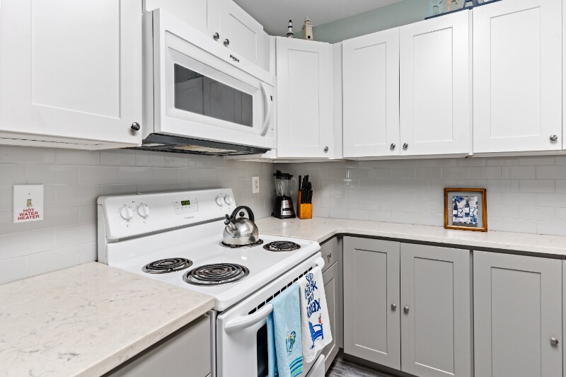 Building Photo - 14409 Lighthouse Ave