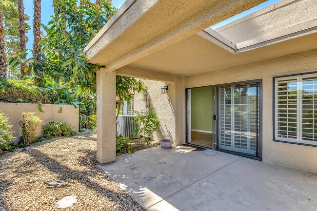 Building Photo - 48594 Oakwood Way
