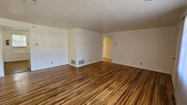 Building Photo - Louisiana Blvd SE-845