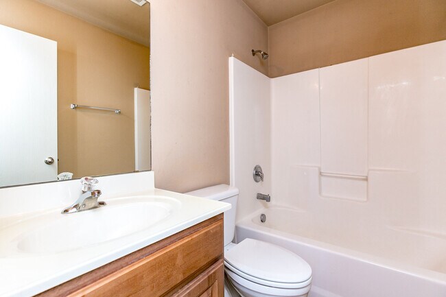 Building Photo - 3809 Los Arroyos Dr