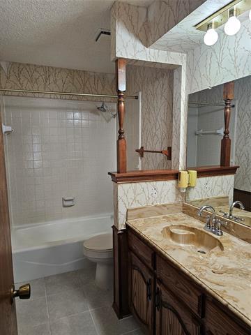Building Photo - 812 Rush Creek Dr