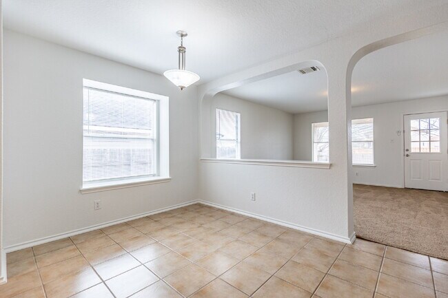 Building Photo - 2476 Medina Dr