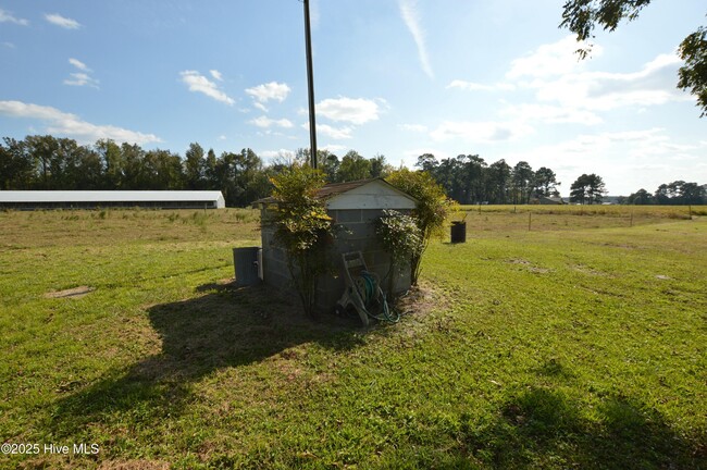 Building Photo - 960 Back Swamp Rd