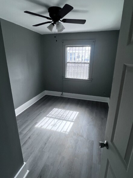 Building Photo - 5850 Estrella Ave