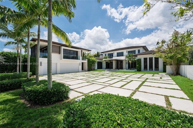 Building Photo - 9000 SW 63rd Ct