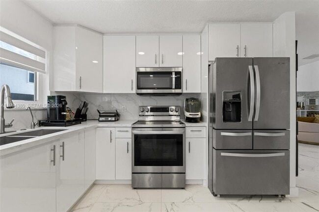 Building Photo - 15646 SW 97th Terrace