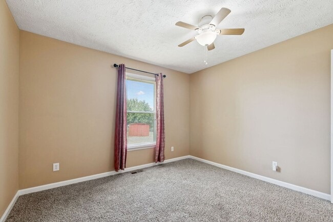 Building Photo - 1073 Bobcat Dr