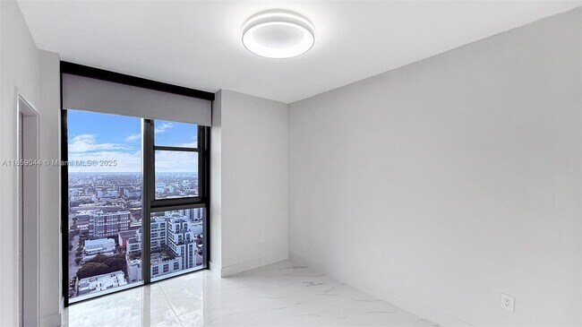 Building Photo - 700 NE 24th St