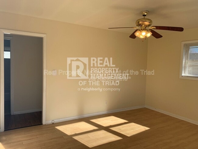 Building Photo - 903 E Bragg St