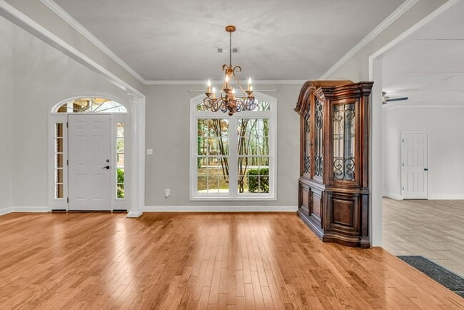 Building Photo - Renovated 4 bedroom 2 Bath Home for Rent!