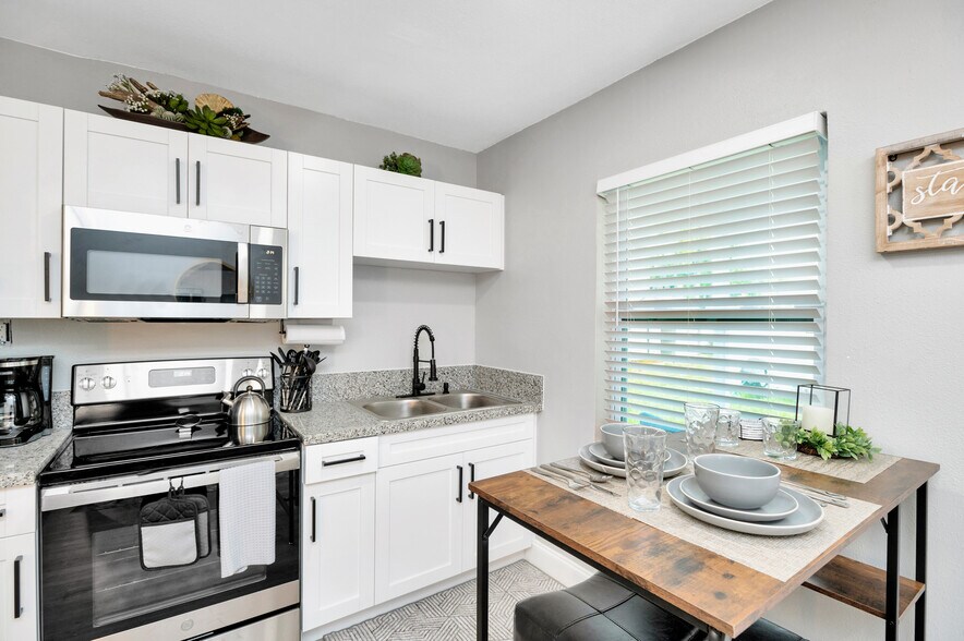 Building Photo - 401 S Mars Ave