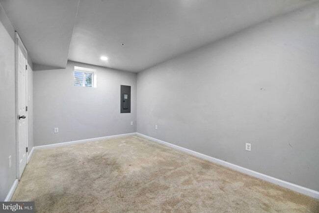 Building Photo - 8008 Hubble Dr