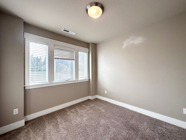 Building Photo - LUXURY TOWNHOUSE; 2 CAR GARAGE, BONUS ROOM...