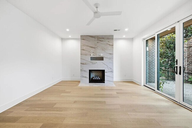 Building Photo - 722 Meditation Ln