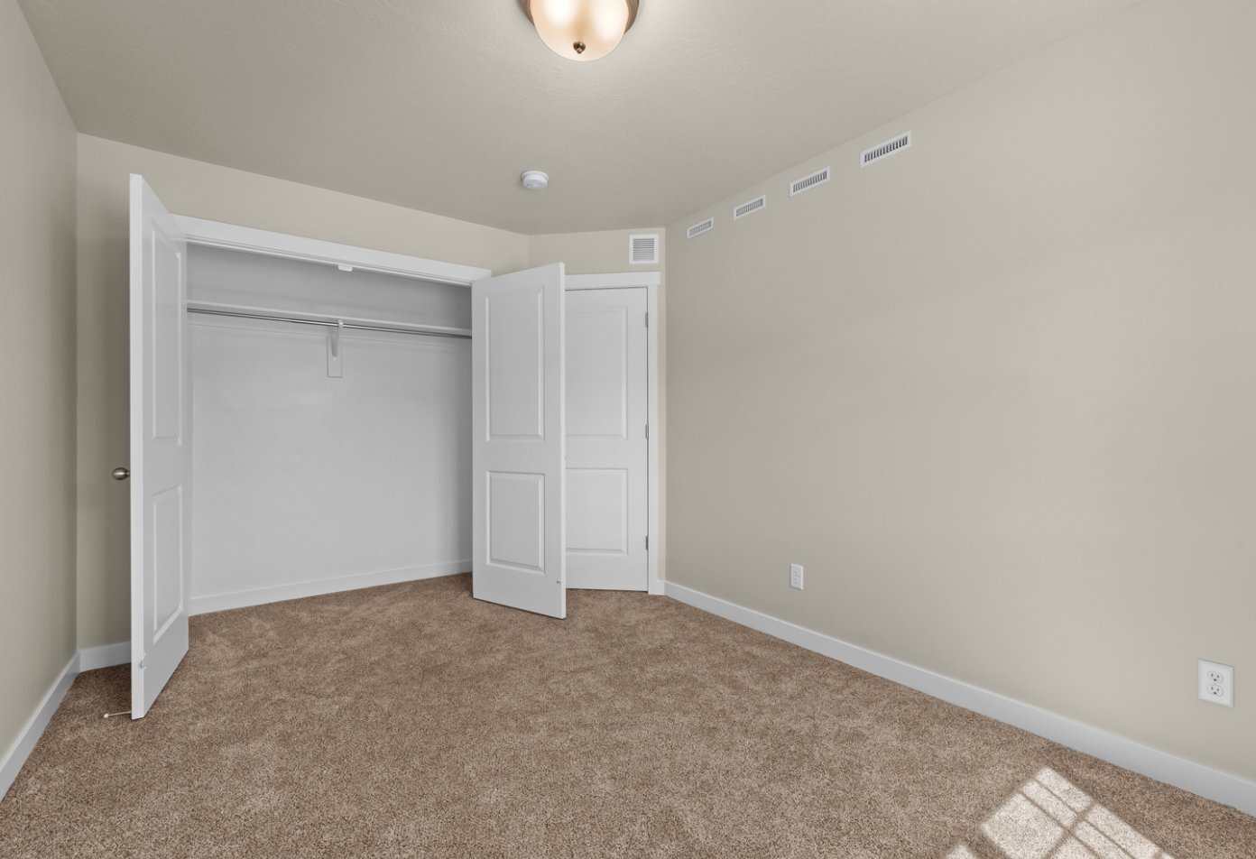 Building Photo - 4052 W Harper Ln