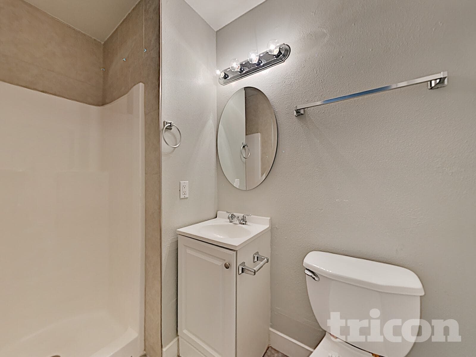 Building Photo - 402 E Pacific Ave