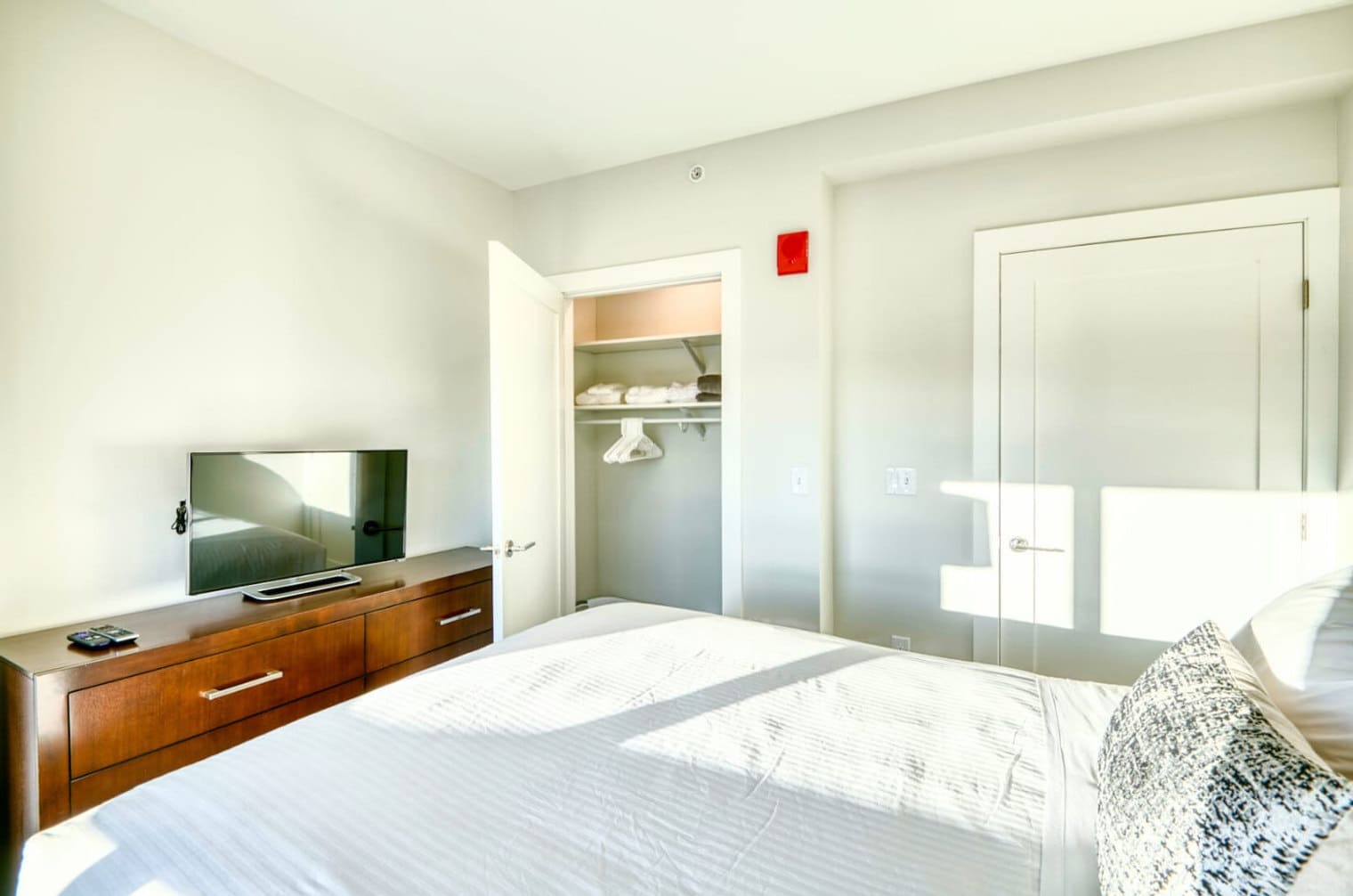 Building Photo - 1 Chestnut St