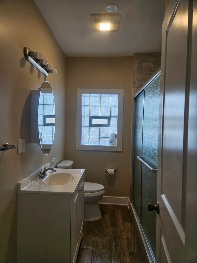 Building Photo - 3040 N Cicero Ave