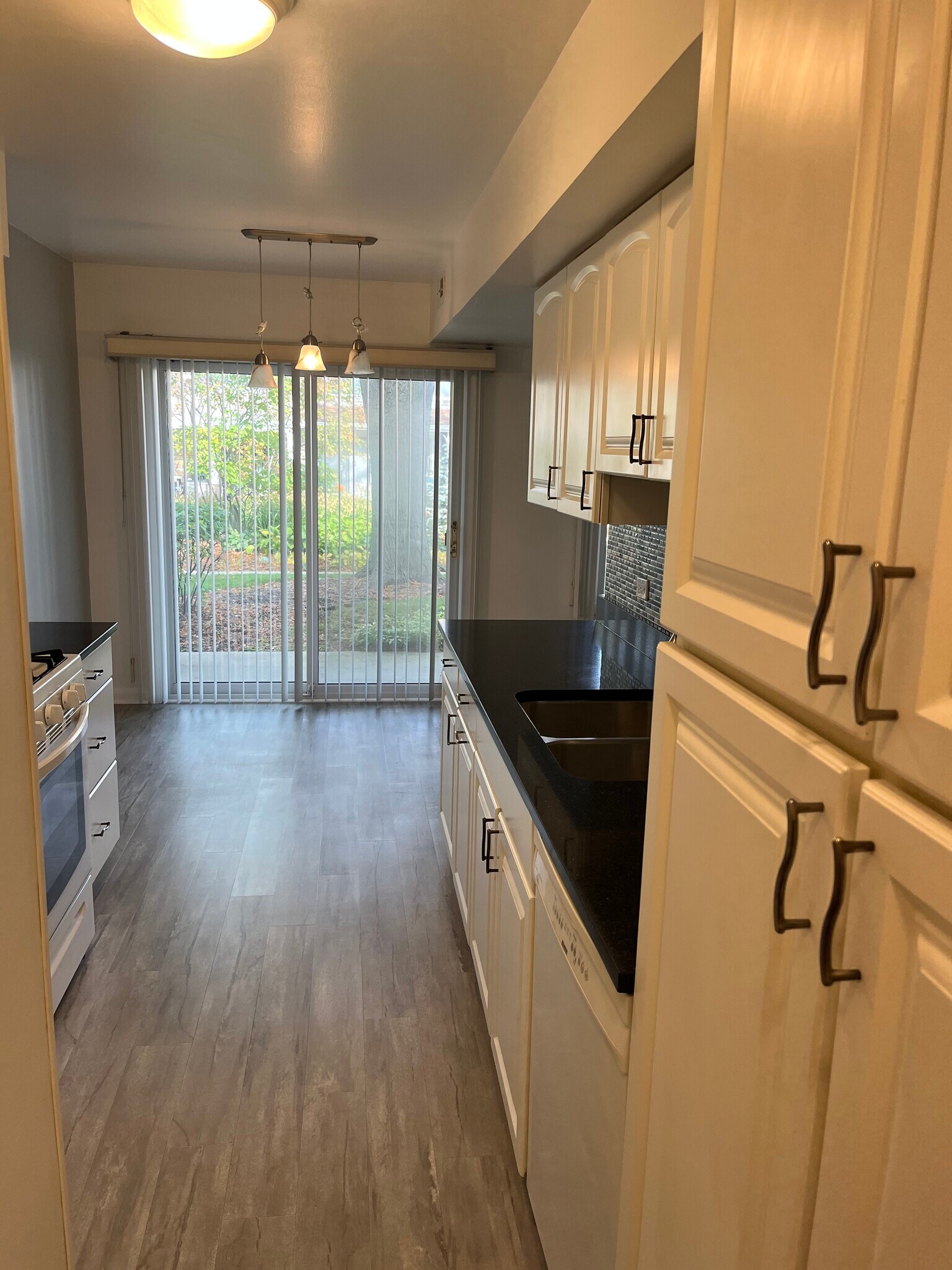 Building Photo - 470 Stevenson Pl