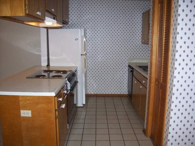 Building Photo - 2341 San Mateo Ct