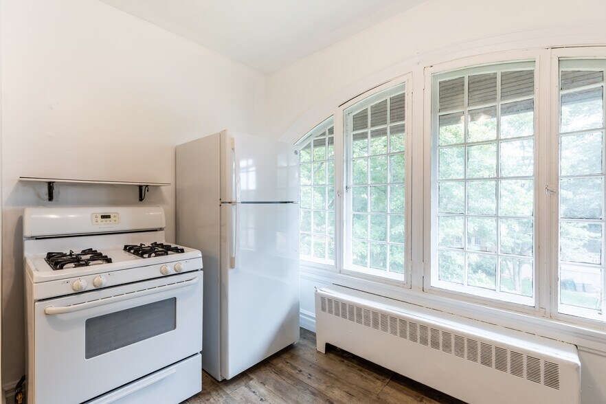 Kitchen - 4412 Erie Ave