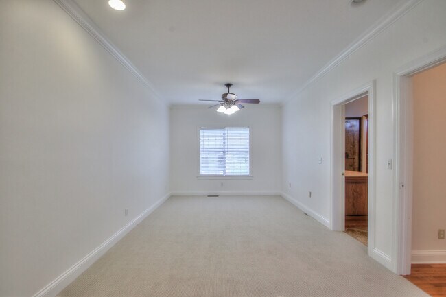 Building Photo - 4335 N Chapel Rd