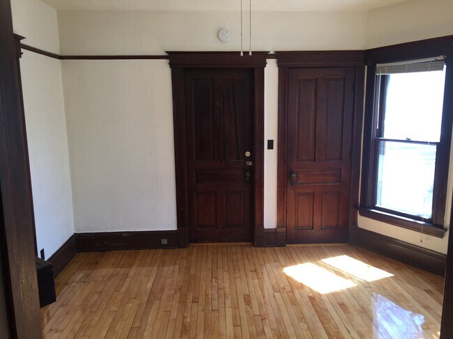 Building Photo - 2078 Atwood Ave