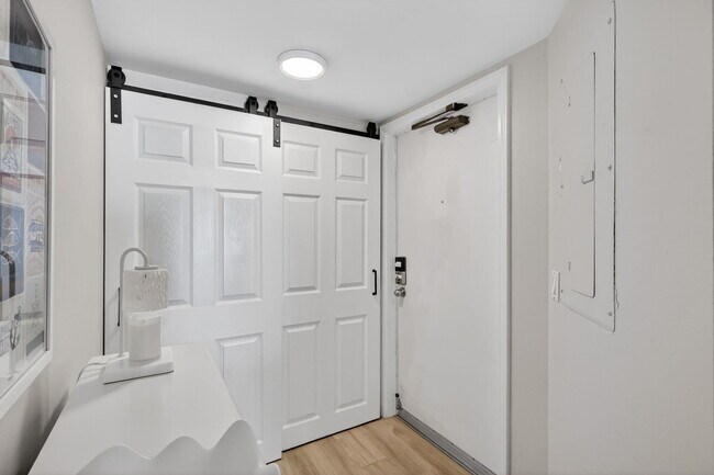 Building Photo - 9650 S Ocean Dr