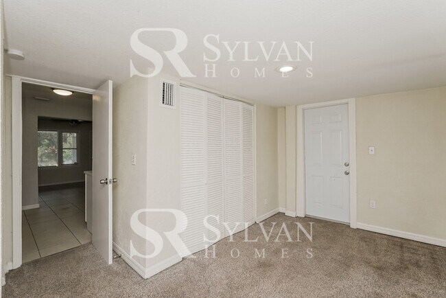 Building Photo - Experience the Lifestyle awaiting you!