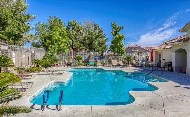 Primary Photo - 3352 Kylemore St
