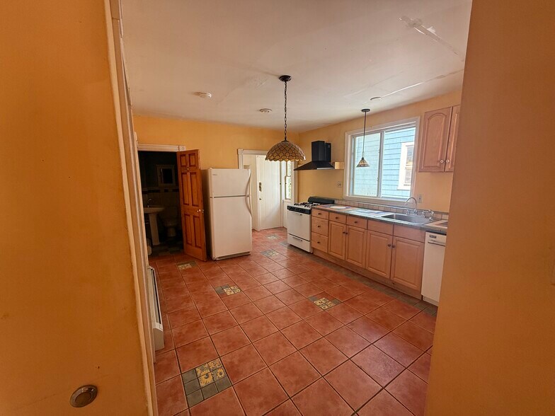 Building Photo - 54 Rossmore Rd