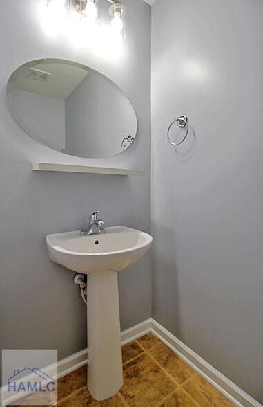 Building Photo - 207 Bender St