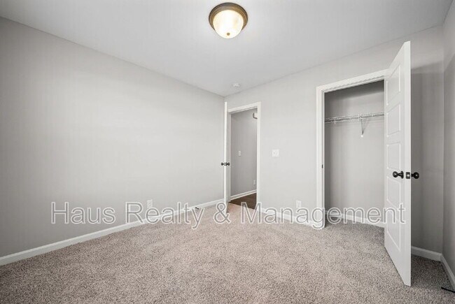 Building Photo - 1514 Fredrick Dr