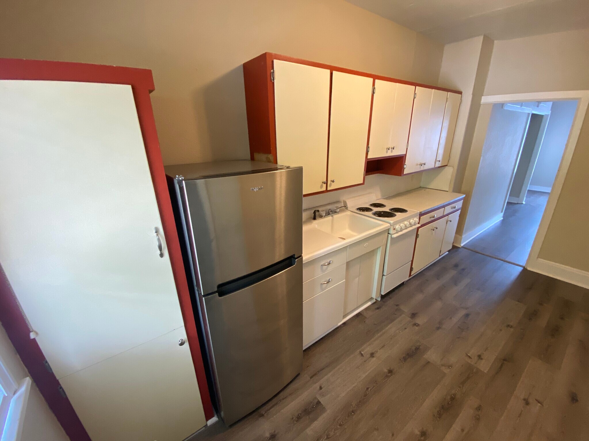 Building Photo - 221 8th St S