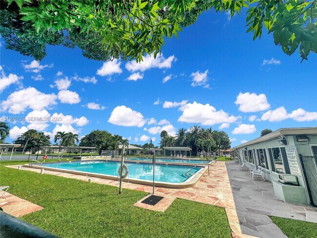 Building Photo - 6001 NW 71st Ave