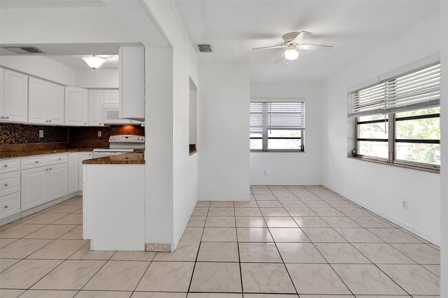 Building Photo - 1049 NW 30th Ct