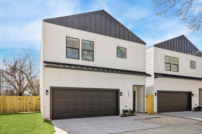 Building Photo - 925 Bianco Ln