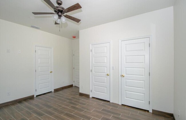 Building Photo - 3012 West Dr