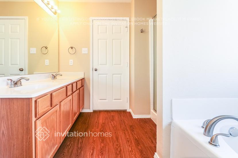 Building Photo - 3878 Pinebluff Ln