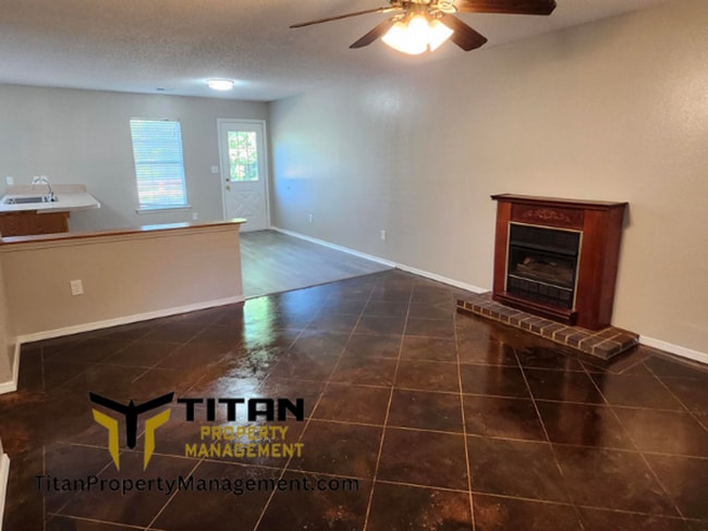 Building Photo - 3b/2b house