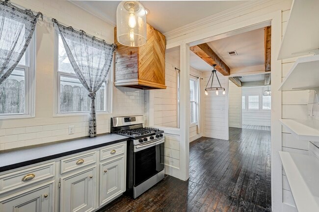 Building Photo - 818 Wilkes St