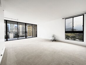 Building Photo - Large 2/2 in Heart of Waikiki with Central A/C & Utilities Included