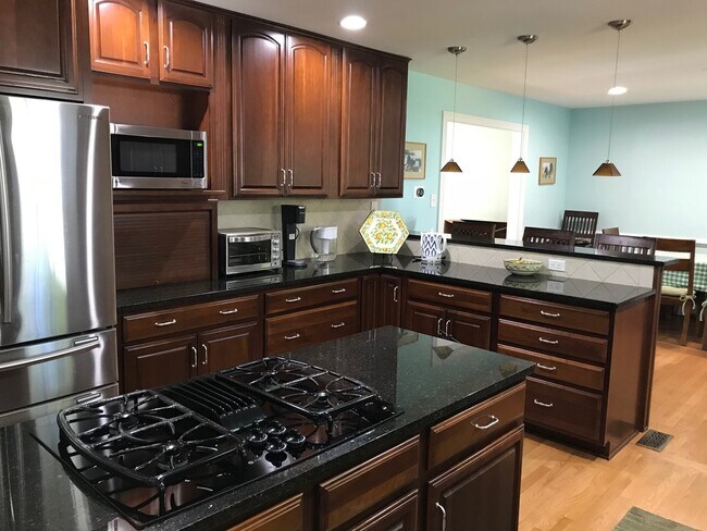 Building Photo - Renovated Colonial in Bon Air