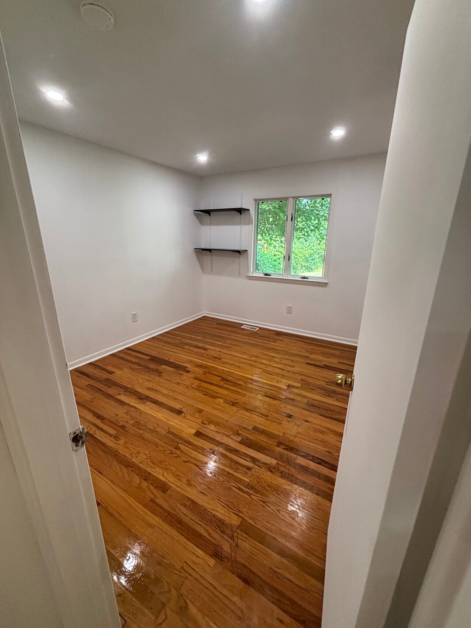 Back right bedroom - 6095 S Mohawk Ave