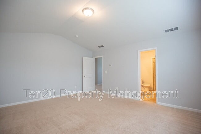 Building Photo - 316 Irish Ln