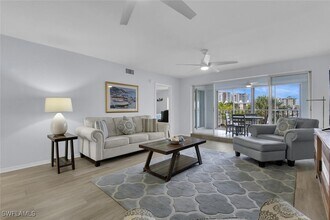 Building Photo - 9101 Vanderbilt Dr