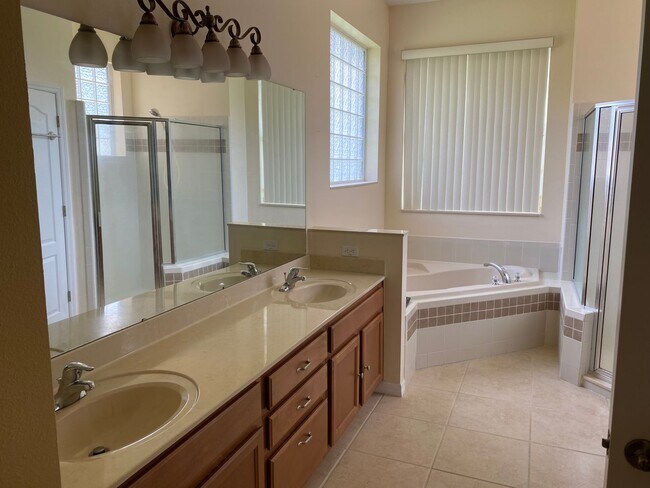 Building Photo - 12934 Colonnade Cir