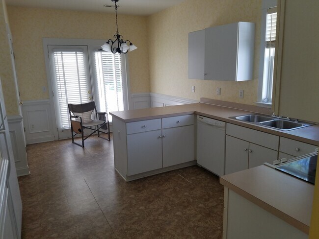 Building Photo - COMING SOON! Ballantyne Beauty! Spacious 3BR Home w/ Fireplace & Fenced Yard