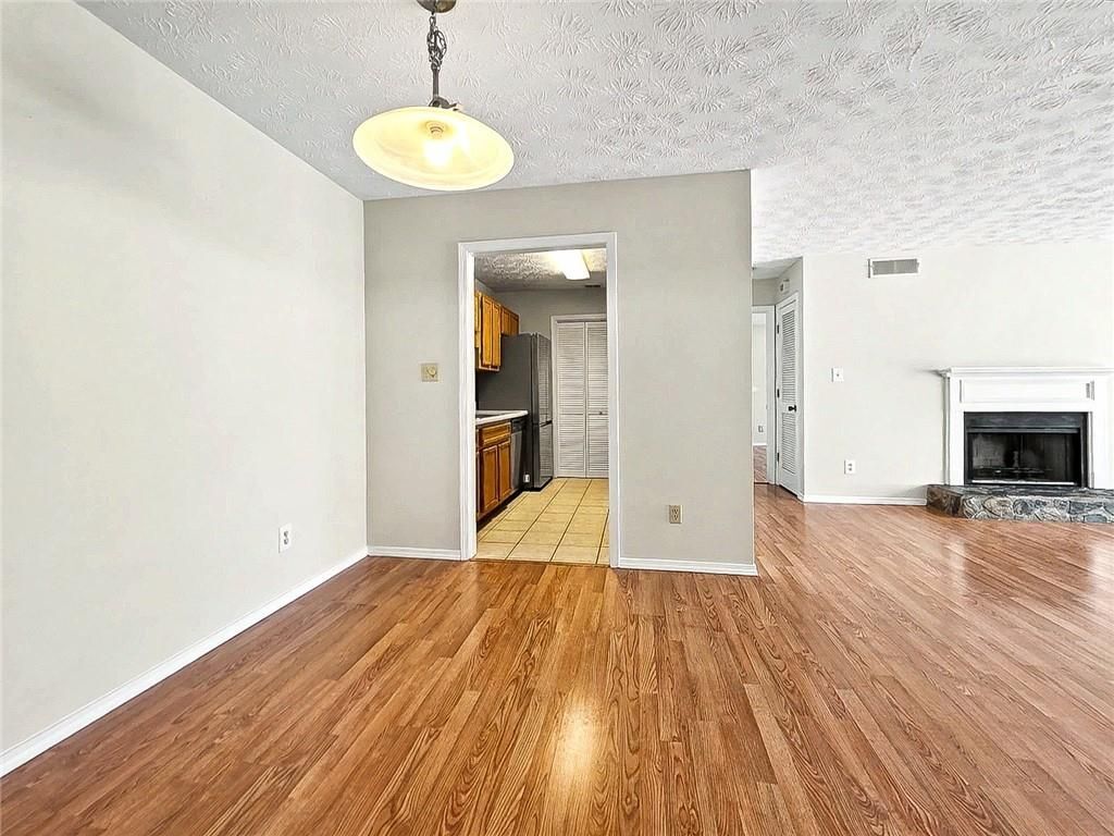 Building Photo - 1702 Country Park Dr