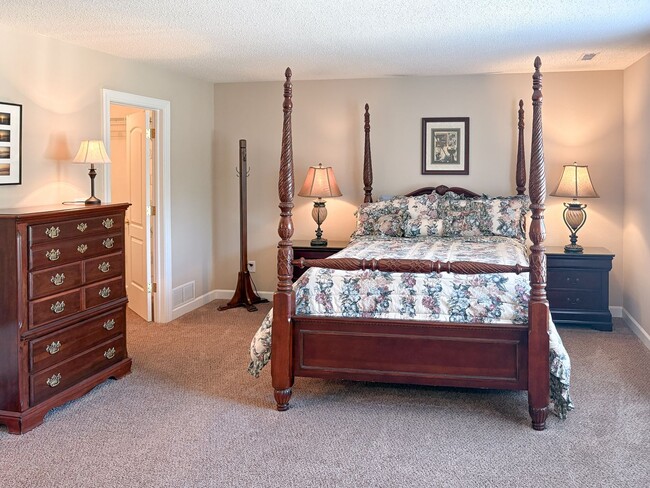 Building Photo - 3533 S Glasgow Cir